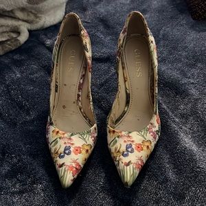 Guess floral pointy heels 7.5